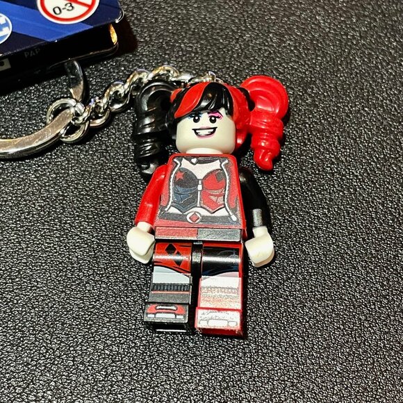 Lego Batman 854238 Harley Quinn keychain New NWT in hand - Picture 2 of 6